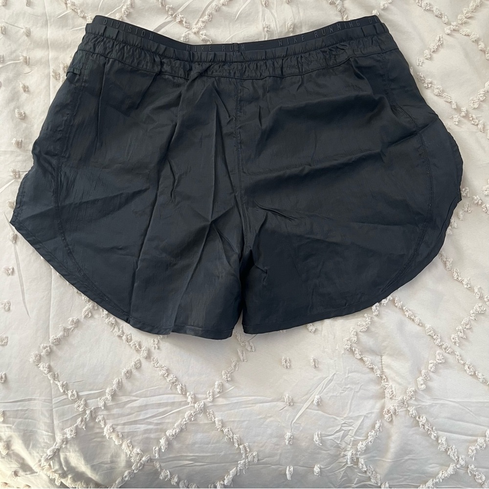 Nike Running Run Division tempo luxe 2in1 shorts in black - Picture 6 of 13